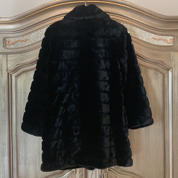 Gallery Faux Fur Coat - Picture 5 of 9